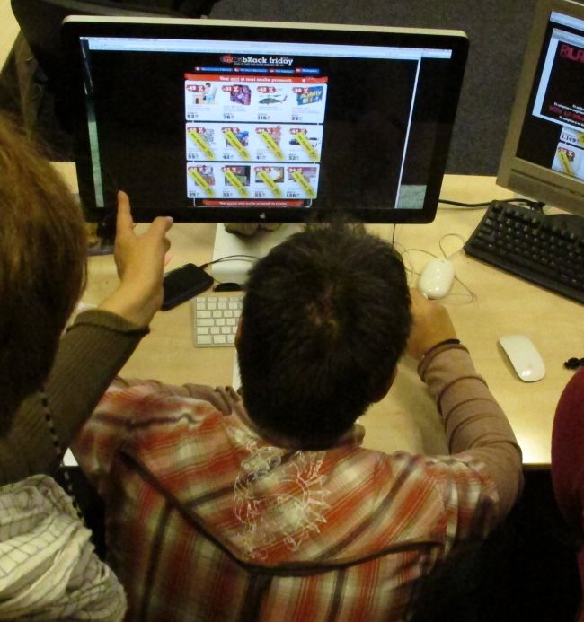 PERCHEZIȚII PRIN NĂMEȚI.Vânzători PRIN INTERNET acuzați de EVZIUNE DE UN MILION DE EURO