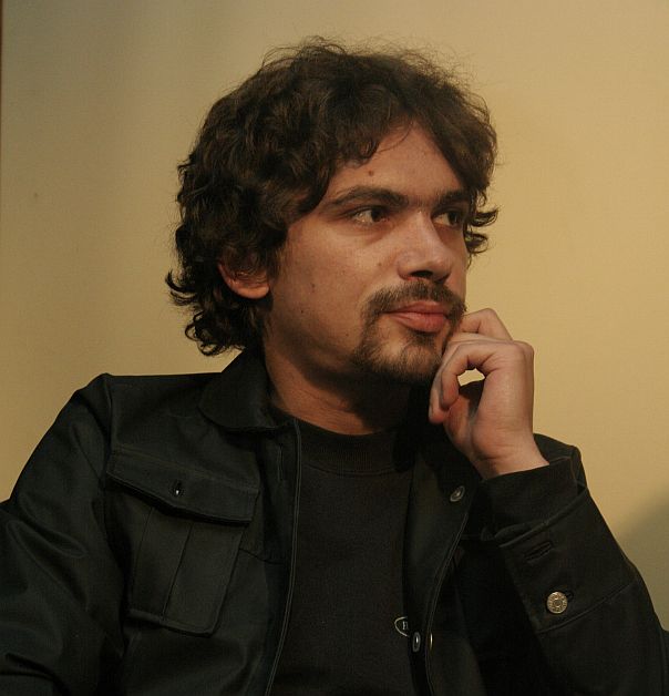 Poetul Dan Sociu bate obrazul ICR