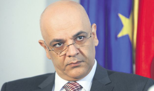 Ponta îi pasează lui Arafat situațiile de urgență