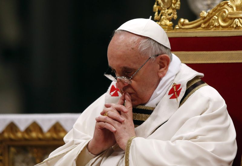 PRIMA RUGĂCIUNE din 2014 a PAPEI FRANCISC: "Ce se întâmplă în inima umanităţii? Trebuie să ne oprim"