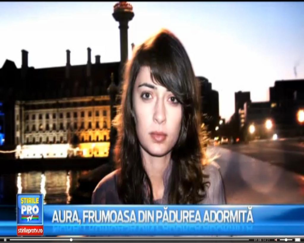 RESPECT Aura Ion. Românii au aprins lumânări în memoria studentei decedate în accidentul aviatic din Apuseni