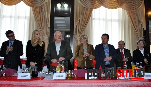 Românii îngheaţă, PSD petrece cu popă, lăutari şi o soprană
