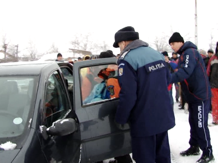 S-A NĂSCUT ÎNTRE NĂMEȚI. O fetiță A VENIT PE LUME ÎN AMBULANȚĂ. Unui bătrân I-AU DEGERAT URECHILE