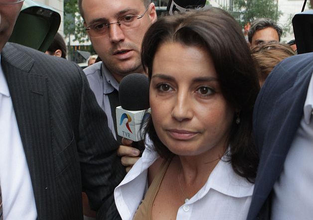 ŞANTAJ LA FELIX TV. Începe fuga de justiţie: Camelia Voiculescu vrea să o asculte pe "Miţunica"! "Tati" a lipsit de la proces