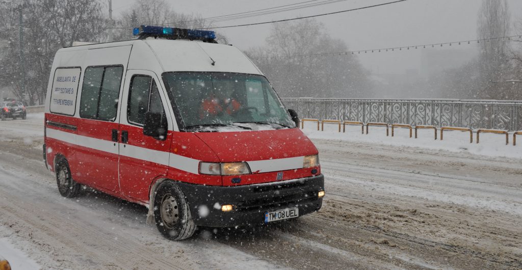 Sătenii din Apuseni, SURSĂ DE INSPIRAȚIE pentru bănățeni. ACCIDENTE ÎN LANȚ la prima zăpadă serioasă din vest