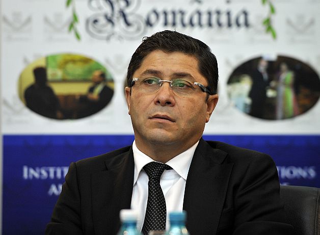 STENOGRAMELE CORUPŢIEI DE LA CFR. Gruia Stoica, către Doru Boştină: "Cine este mai influent acolo, Fenechiu sau Găurean?" "Eu vă dau 3 milioane. Dar nu le ceri o dată. Ți le dau anual 1 milion… 1 milion!"