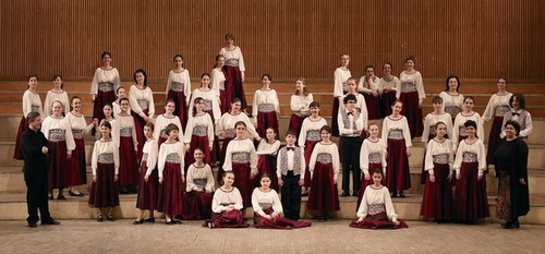 Studiul care te lasă MUT: De ce persoanele care cântă în CORURI sunt mai FERICITE decât acelea care cântă SINGURE / VIDEO
