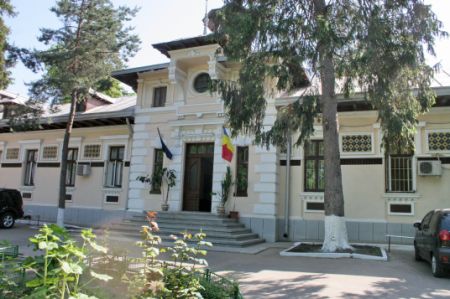 Teroare într-un spital din Iaşi. Medicii, pândiţi de pacienţi cu toporişca
