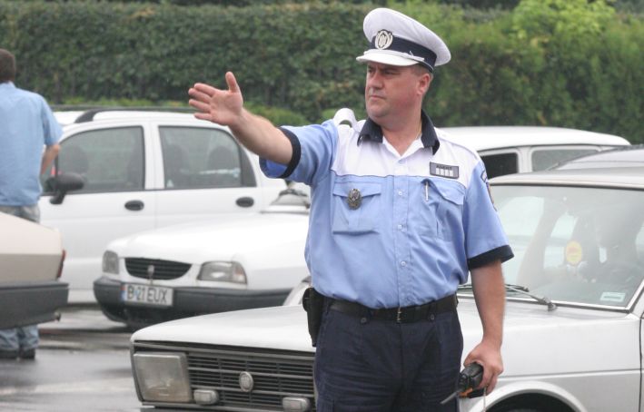 TUPEU MAXIM. Prins de 10 ori conducând fără permis. Este încă în libertate