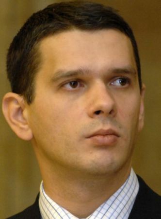 Un europarlamentar acuză. Rareș Niculescu, scrisoare deschisă către Corina Crețu