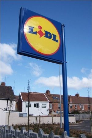 Un lanţ de supermarketuri face angajări. Află în ce oraşe se scot la bătaie posturile