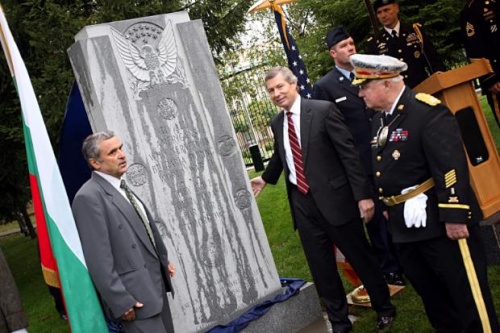 Un monument închinat piloților americani, vandalizat la Sofia