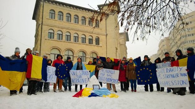 Un protestatar ucrainian a fost DEZBRĂCAT și MALTRAT de forțele speciale | VIDEO