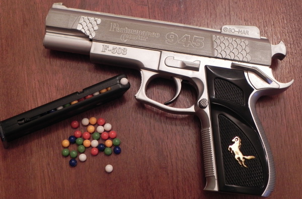 Un şofer buzoian a scos pistolul în trafic