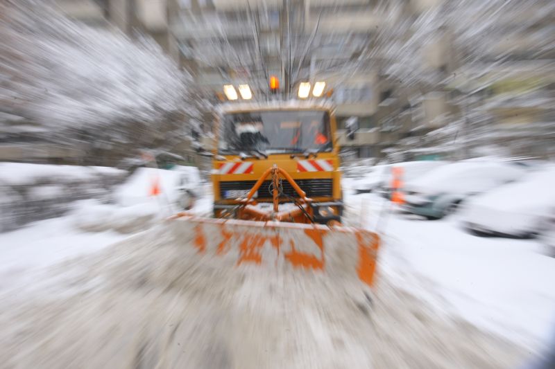 VINE IARNA! ZĂPADA ȘI POLEIUL îngreunează traficul ÎN JUDEȚUL IAȘI. VEZI AVERTIZĂRILE POLIȚIEI RUTIERE