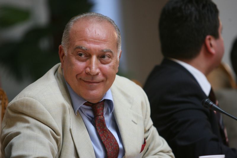 Adrian Halpert: Foame de bani la Antenele lui Voiculescu