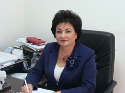 AFACERI PE SPATELE ORFANILOR. Şefa DGASPC Braşov, reţinută alături de un consilier judeţean. Şpaga: un BMW X3!