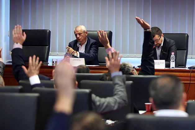 Aleșii generali, cu tabletă și sistem de vot ca în Parlament. Pentru fiecare consilier se vor aloca 3.000 de euro