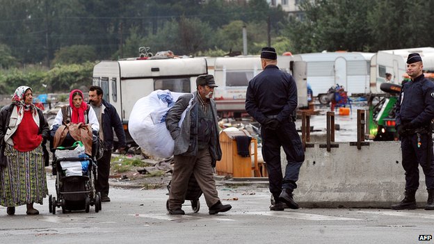 ANALIZĂ BBC. Romii NEDORIŢI ai Franţei: Mulţi copii ar vrea să ÎNVEŢE, dar se confruntă cu OBSTACOLE SERIOASE