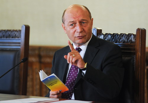 Băsescu, despre Constituție: Un eșec al USL. Unele articole puteau fi scrise de băieții care fac trafic de etnobotanice | VIDEO