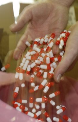 CAZ ŞOCANT la Iaşi. O mamă a încercat să se sinucidă cu medicamente odată cu COPILUL de 8 ani! Din ce motiv a recurs la acest gest