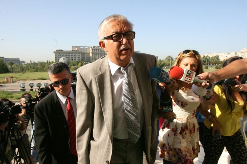 CCR: Constituția lui Antonescu are 26 de articole neconstituționale. Parlamentarii, trimiși din nou la ÎCCJ