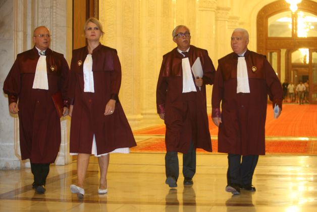 Constituția lui Crin Antonescu, pe masa CCR