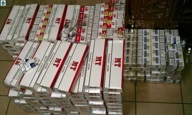 Contrabandă cu ţigări „la valiză”