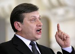 Crin Antonescu: Noi am cam fost dați AFARĂ de la guvernare. Luni seara fie avem guvern USL, fie USD  | VIDEO