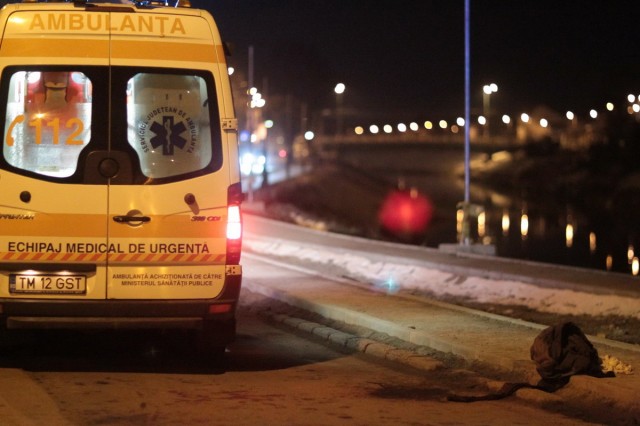 DE NECREZUT: Cum a scăpat cu viață o femeie care s-a aruncat în apă ca să se SINUCIDĂ