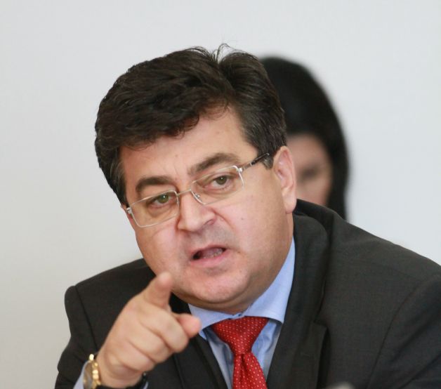 Deputaţii PDL şi PP-DD au depus în plen o moţiune simplă pe tema deszăpezirii