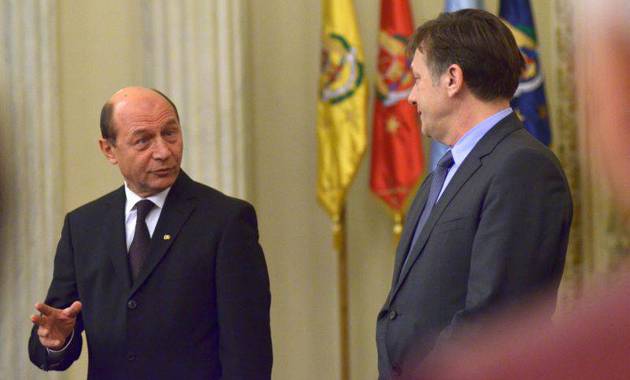 DIVERSIUNE DEJUCATĂ. Băsescu nu s-a întâlnit cu Antonescu la Bruxelles