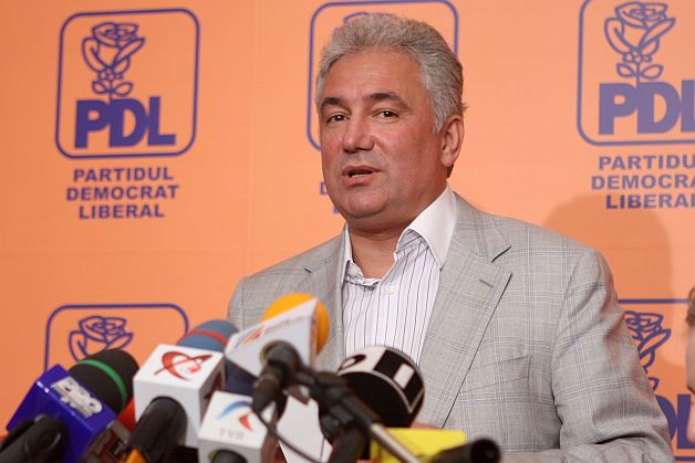 DOSARUL ROMGAZ.  Adriean Videanu, la DIICOT. Procurorii i-au schimbat încadrarea faptelor după ce noul Cod a dezincriminat complotul şi subminarea economiei naţionale