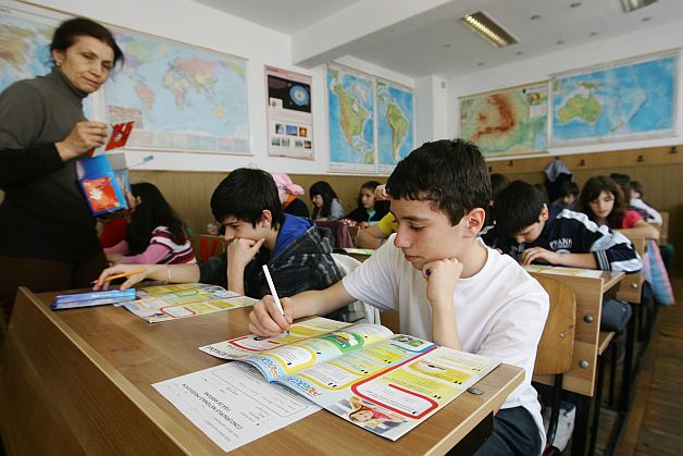 Elevii se reîntorc la şcoală de luni