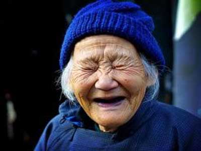Este bine să râdem fără niciun MOTIV? Teoria care a UIMIT întreaga lume