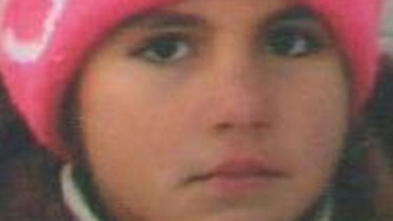 FETIŢA CU CHIBRITURILE. Sărăcia şi frigul au făcut-o să-şi ia lumea în cap la doar 12 ani