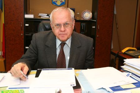 Fostul ministru al Apărării Victor Babiuc va fi eliberat condiţionat din Penitenciarul Găeşti