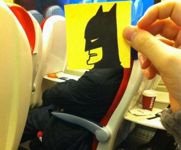 În TREN cu OMUL PĂIANJEN şi BATMAN. Imaginaţia unui ILUSTRATOR plictisit| GALERIE FOTO