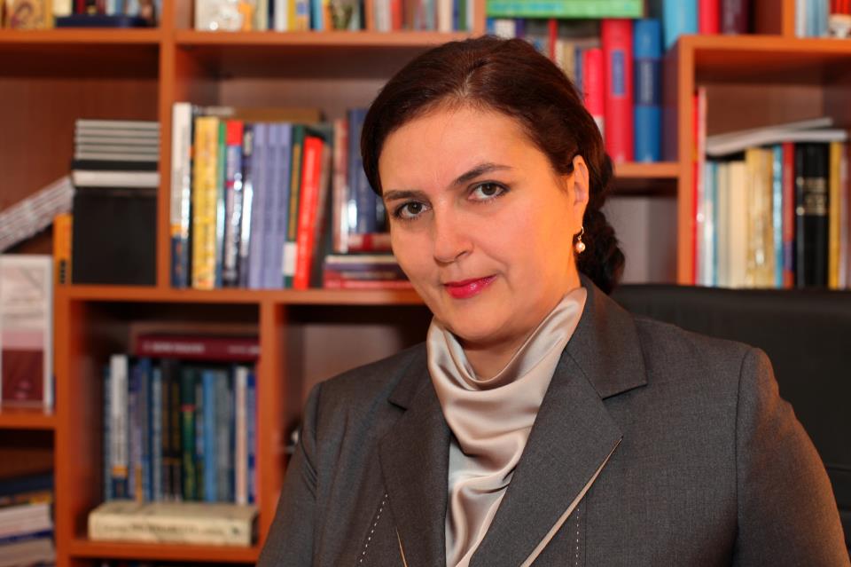 Jurnalist jignit de o doamnă deputat: "Scoate capul din hazna, boulică". Parlamentarul spune că regretă, dar jigneşte iar