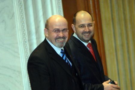 Kelemen Hunor a fost sunat de Victor Ponta. Președintele UDMR spune că „varianta cea mai puternică este intrarea la guvernare”