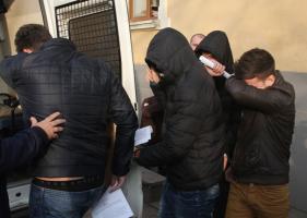 Liceeni din Constanţa acuzaţi că au DROGAT şi VIOLAT o MINORĂ au fost ELIBERAŢI