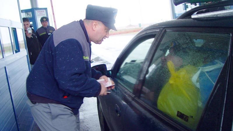 Măsuri la graniţele României cu Ucraina. La Rădăuţi s-a amenajat un centru pentru refugiaţi, cu 70 de paturi