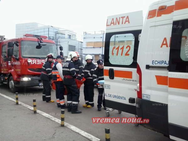 Medicii bârlădeni nu au putut să intervină la o solicitare a unui bărbat supraponderal. Pentru a-l salva au chemat pompierii