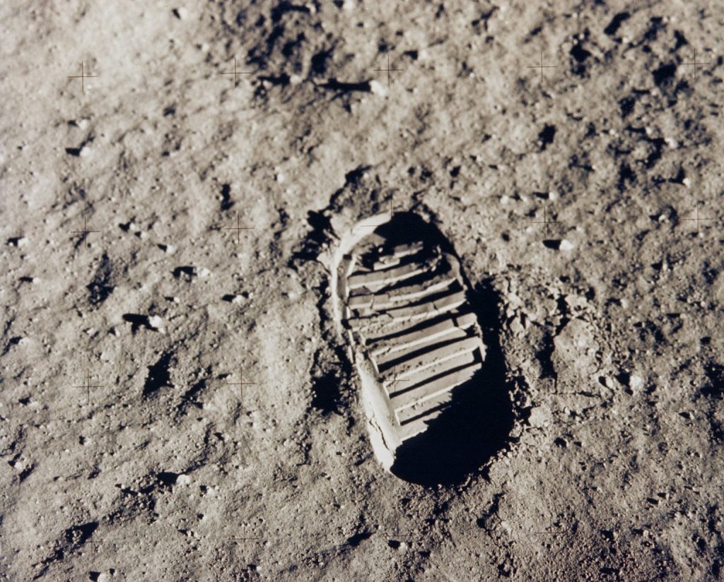NASA organizează o licitație pentru minerit pe Lună