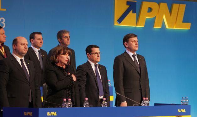 Nicolăescu şi Frunzăverde ar putea fi desemnaţi în funcţile de ministru al Finanţelor, respectiv de Interne.