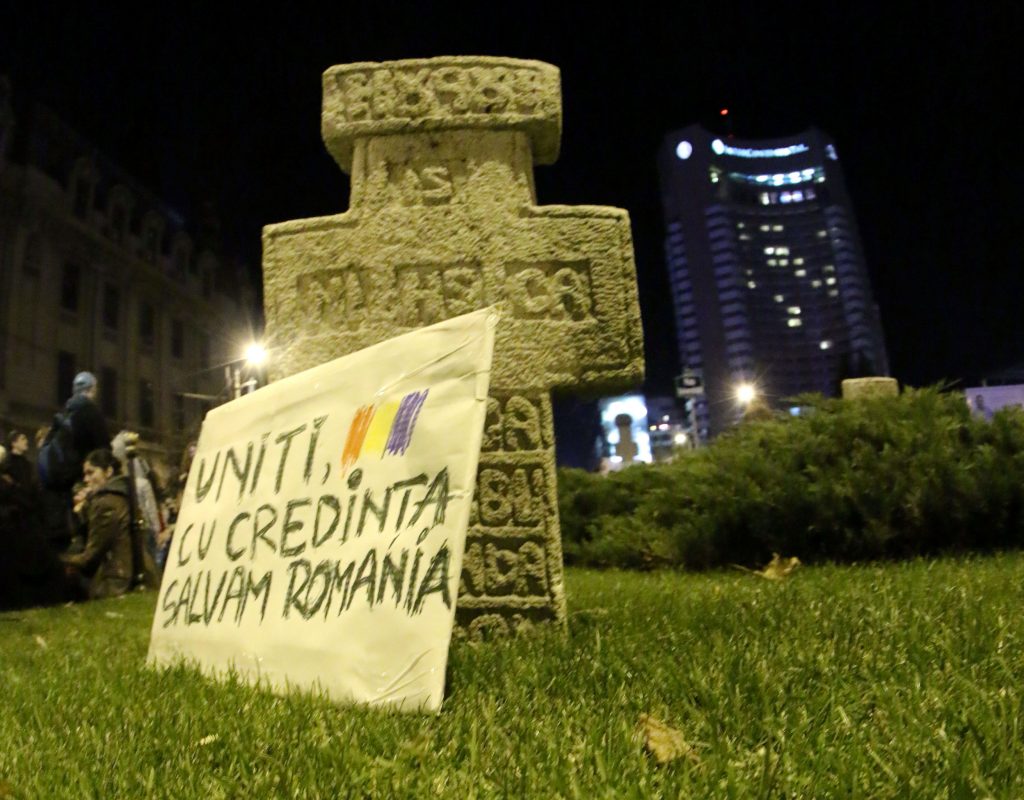 NOI PROTESTE în Piața Universității. Câteva zeci de persoane au continuat MANIFESTAȚIA în garniturile de metrou | VIDEO