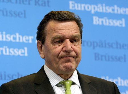NSA l-a SPIONAT și pe Gerhard Schroder, când era cancelar al Germaniei