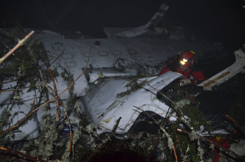 Parastas în Apuseni. Fiul pilotului Iovan a construit un avion din lego pentru crucea tatălui său