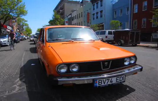 Patriot adevărat: Un braşovean se plimbă cu o  DACIA 1310 prin NEW YORK | VIDEO