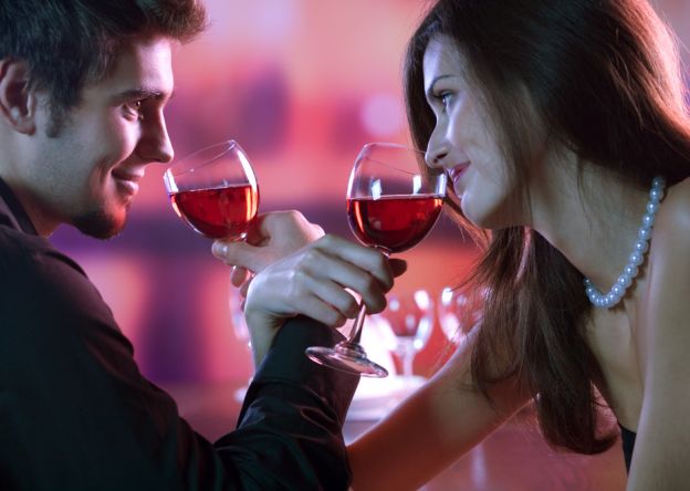 PREDICŢII AMOROASE. Vrei să ştii cât timp va dura RELAŢIA TA? Aruncă o privire pe FACEBOOK